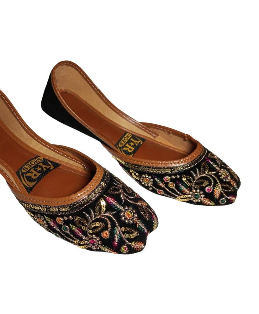 Women's Embroidered Khussa Pair Set